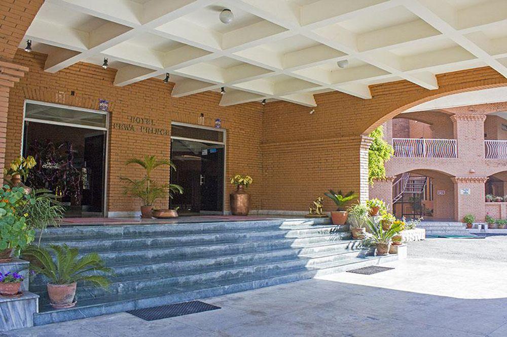 Royal Palm Resort Pokhara Esterno foto