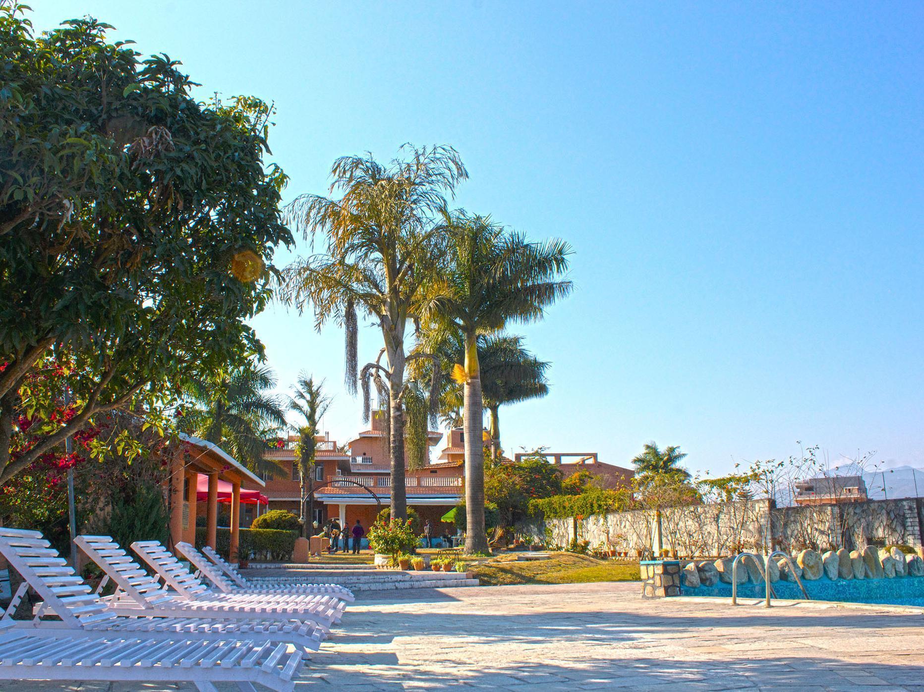Royal Palm Resort Pokhara Esterno foto
